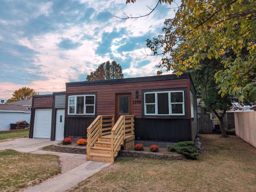 1208 Lowell St, Two Rivers, WI 54241-3413