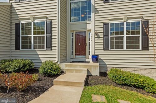 17054 Greenwood Dr, Round Hill, VA 20141-4431