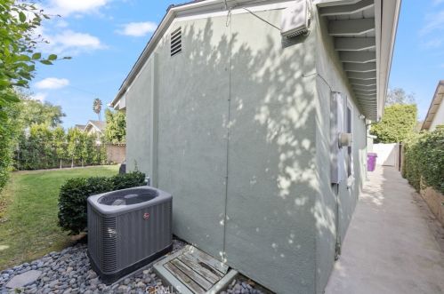 6880 10th St, Long Beach CA  90815-4930 exterior