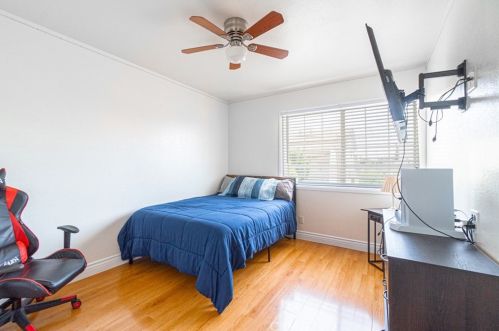 19406 Pricetown Ave, Long Beach CA  90746-2680 exterior