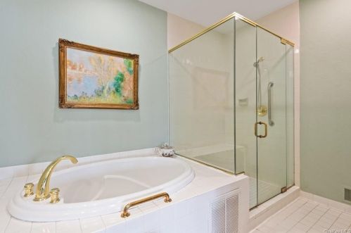 1 Doral Grn Dr, Rye Brook NY  10573-5405 exterior