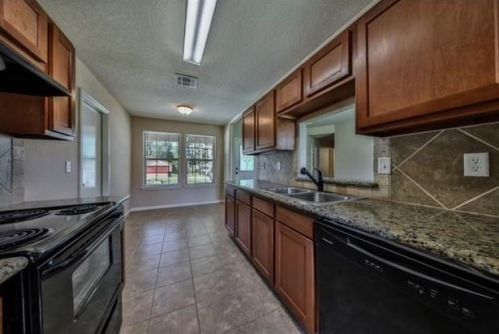 10604 Royal Adrian Dr, Conroe TX  77303-2714 exterior