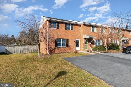 105 Lee Ann Ct, West Enola PA  17025-1900 exterior