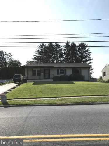 1005 Scenery Dr, Harrisburg, PA 17109-5322