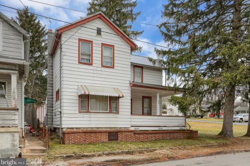 428 Center St, Lykens, PA 17048-9408