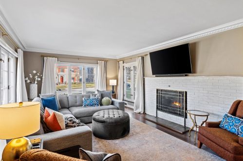 4875 Cumberland Blvd, Milwaukee, WI 53217-6027