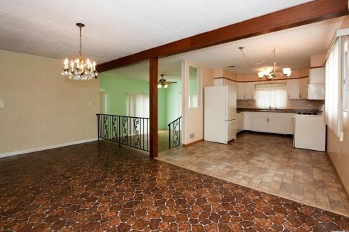 472 Piping Rock Rd, Seaford NY  11783-1038 exterior