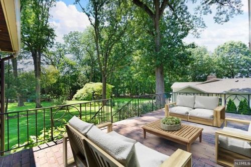 824 Norgate Dr, Ridgewood NJ 07450-2118 exterior