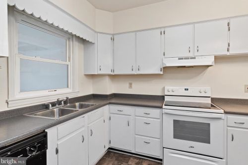 531 Herman Ave, Lemoyne PA  17043-1823 exterior