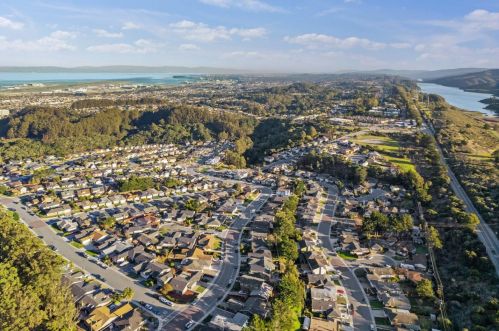 1920 Claremont Dr, San Bruno CA  94066-2716 exterior