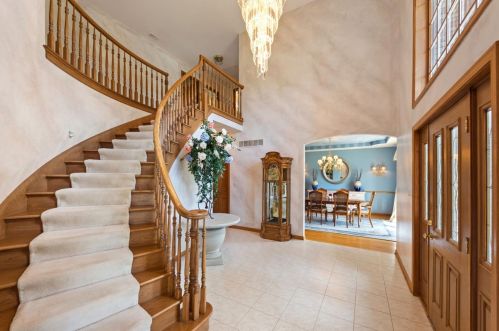 1121 Westminster Ln, Hammond, IN 46321-2838