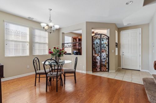 9872 Winkle Cir, Elk Grove CA  95757-6276 exterior