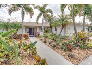 8111 Timber Lake Ln, Sarasota, FL 34243-3027