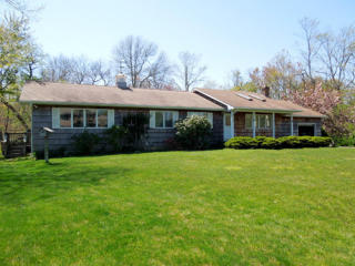120 Vista Ct, Northampton, NY 11901-5005