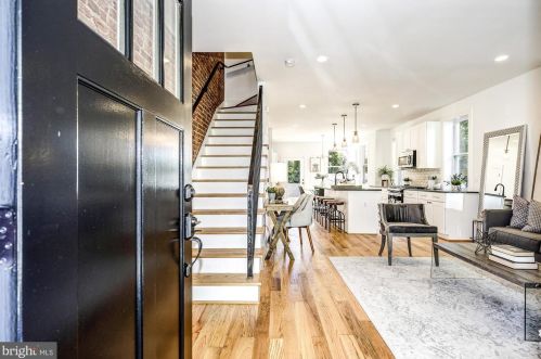 1029 Girard St, Washington, DC 20017-3427