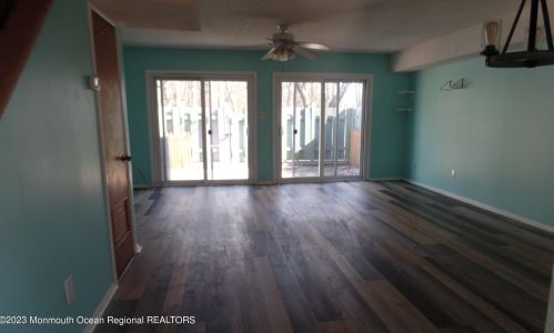17 Chatham Ct, Bricktown, NJ 08724-2009