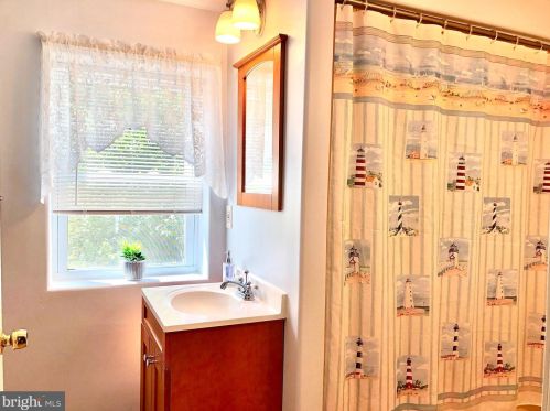 253 Jackson Rd, Berlin Boro NJ  08009-2618 exterior