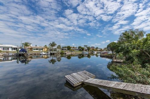 3837 Headsail Dr, New Port Richey, FL 34652-4417