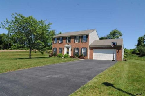 5 Hazlenut Ct, Shrewsbury, PA 17361-1351