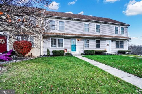 113 Country Ridge Dr, Red Lion, PA 17356-8852