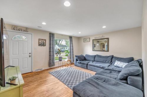 2021 Oakdale Ave, Green Bay, WI 54302-3319