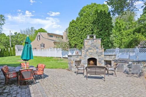 26 Bonheur Rd, Bridgeport CT  06611-3404 exterior