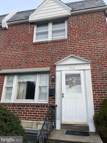 6633 Lawrence St, Philadelphia, PA 19126-3133