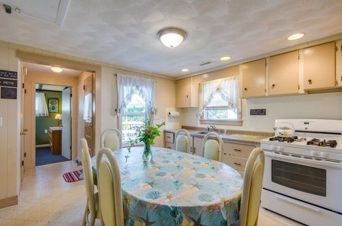 39 Sewell Rd, South Kingstown RI  02882-5215 exterior