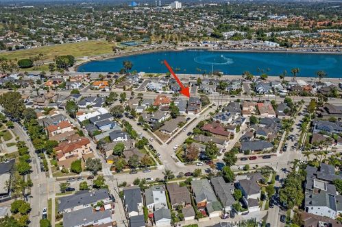 5250 Appian Way, Long Beach CA  90803-1901 exterior