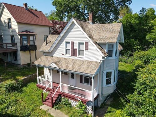 31 Clairmont Ave, Norwich, CT 06360-5129