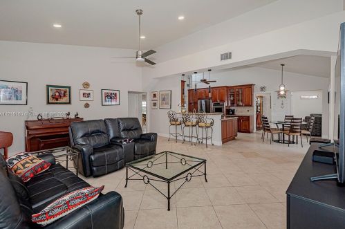 3220 37th St, Hollywood FL  33021-2636 exterior