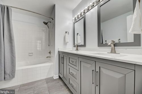 2496 Clover Fld Cir, Herndon VA  20171-4339 exterior