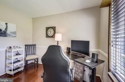 7827 Mulberry Bottom Ln, Springfield VA  22153-2314 exterior