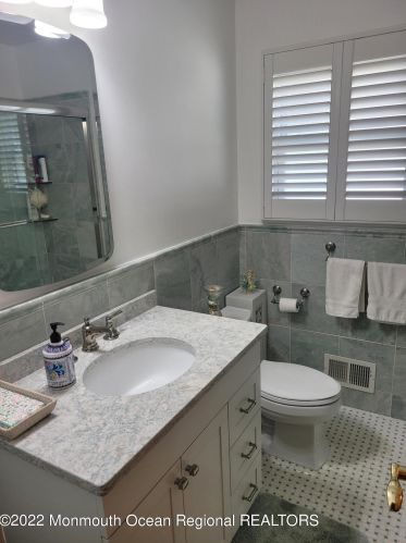 1 Ann Ct, Hazlet NJ  07730-1501 exterior
