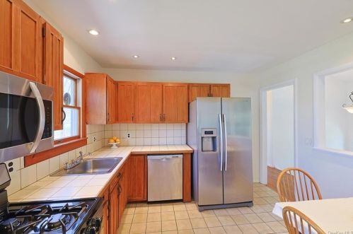142 Loder Rd, Yorktown Hgts NY  10598-3911 exterior