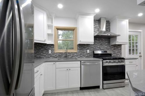 69 Mcnomee St, Oakland NJ  07436-2608 exterior