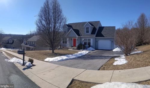 70 Burberry Ln, Mount Wolf, PA 17347-9590