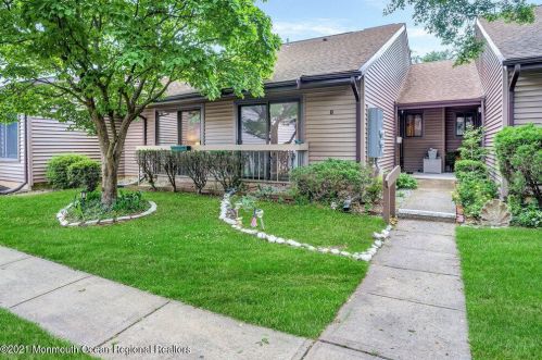 8 Augusta Ct, Tinton Falls, NJ 07701-5411