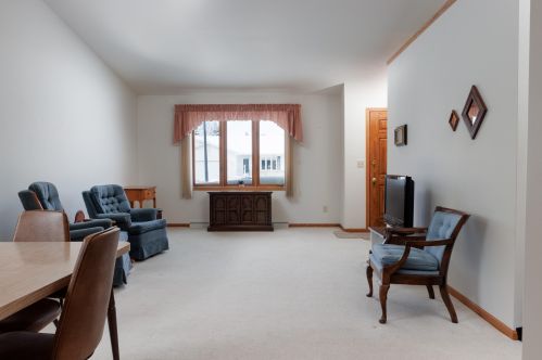 2217 Knuell St, Manitowoc, WI 54220-0906