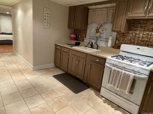 16 Locust Dr, Thiells NY  10984-1405 exterior