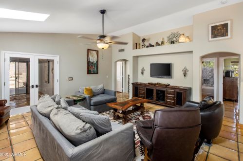 9819 Sunrise Cir, Scottsdale, AZ 85268-6716
