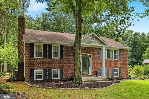 5361 Cleburne Ln, Woodbridge VA  22192-6035 exterior