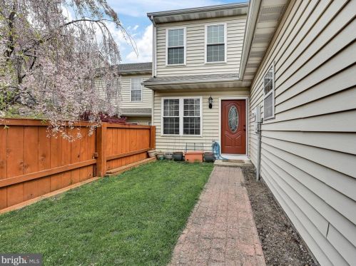 116 Winding Hill Dr, Lancaster, PA 17601-1791
