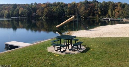 5 Flat Bush Rd, Wantage NJ  07461-4457 exterior