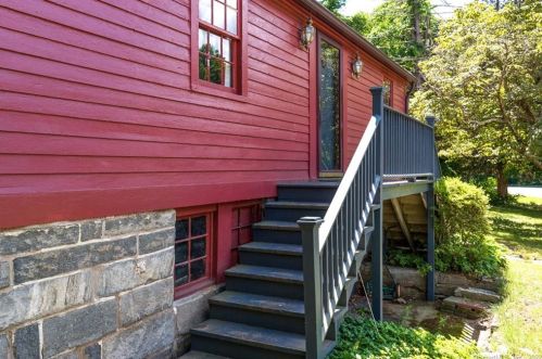 105 Old Turnpike Rd, Haddam, CT 06438-1244