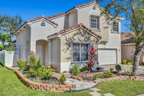 7451 23rd St, Hollywood, FL 33024-1034