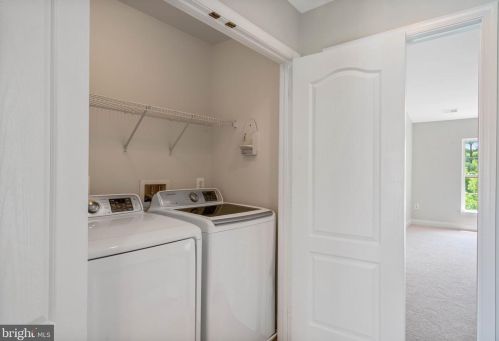 16571 Bramblewood Ln, Woodbridge VA  22191-6014 exterior