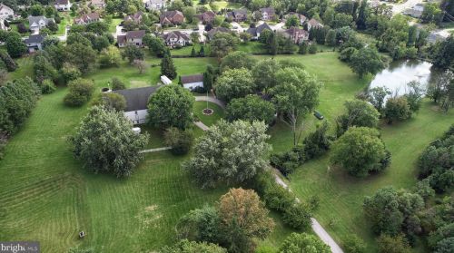 6411 Devonshire Hts Rd, Harrisburg PA 17111-4818 exterior