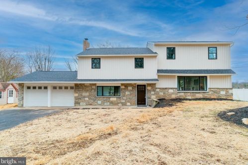945 Buck Rd, Southampton, PA 18966-2150