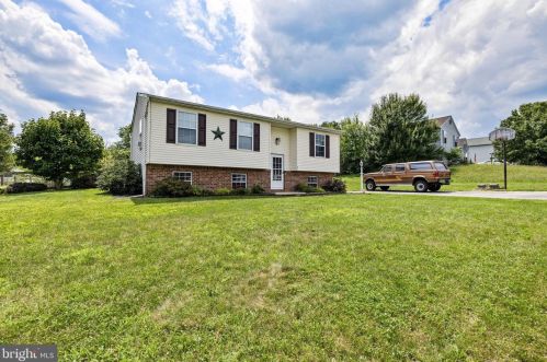 43 Brook Hollow Ave, Cross Roads, PA 17322-9237
